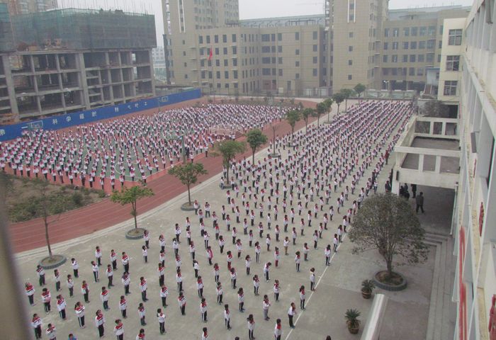 信阳市第三实验小学坚持"每天一小时"阳光运动