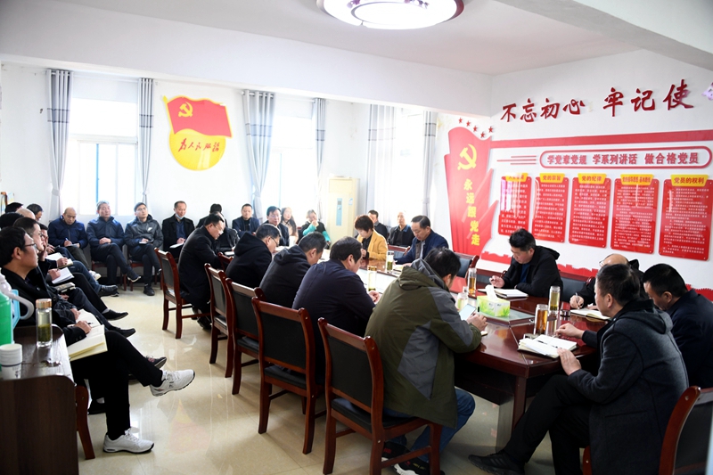 潢川县教体局传达市县会议精神 谋划部署新学年工作