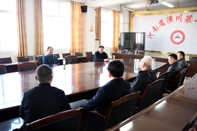 潢川县教体局领导深入城区部分高中学校调研指导春季开学工作