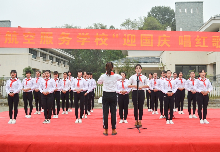 平桥区职教局：信阳航空服务学校举办“祖国在我心中”经典红歌大赛