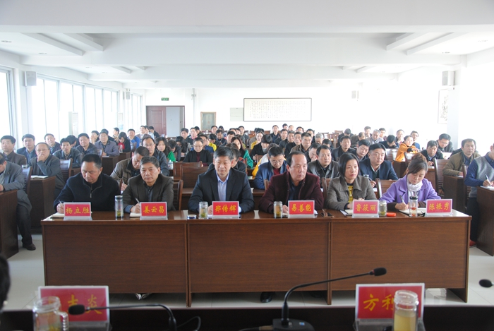 罗山县教体局认真学习贯彻党的十八届六中全会精神