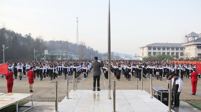 平桥区职教局：信阳航空服务学校举行学雷锋主题活动月启动仪式