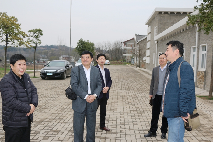 濮阳市教育局赴我市学习考察绿色生态校园建设工作