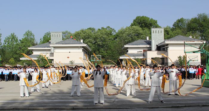 平桥区职教局：信阳航空服务学校春季运动会开幕