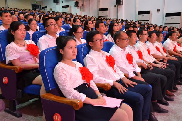 光山县隆重召开庆祝第33个教师节暨教育扶贫大会