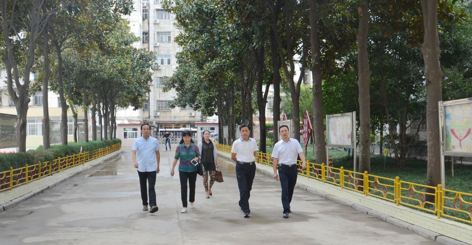 市文明办检查指导市第二实验小学文明校园创建工作