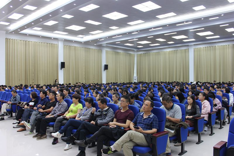 信阳工业学校召开全校师生法制安全教育大会