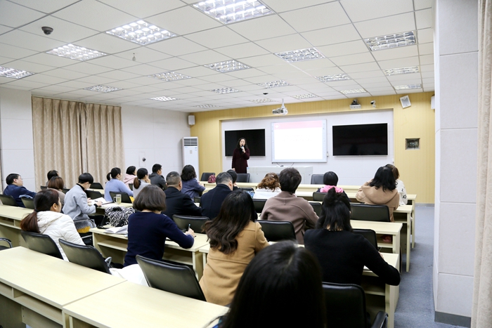 羊山新区举行中原名师报告会