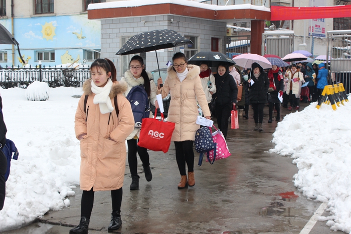 信阳市2017年教师资格证考试面试工作克服雪灾困难圆满结束