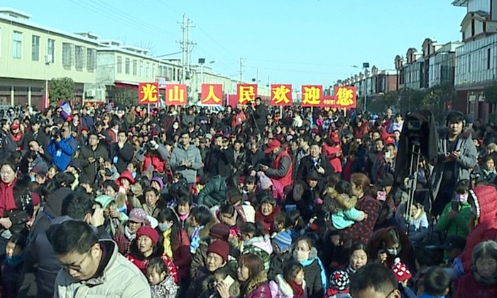 全国“三下乡”河南分会场启动仪式在我市举行 市教育局把温暖送到农民心坎上