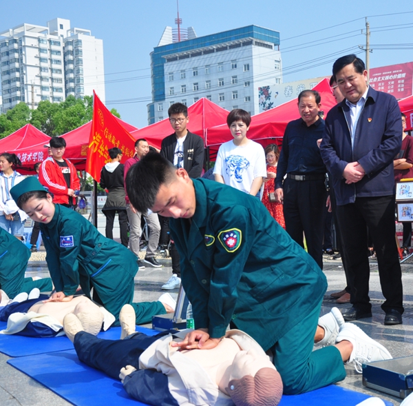 信阳市2018年职教活动周和技能大赛活动启动