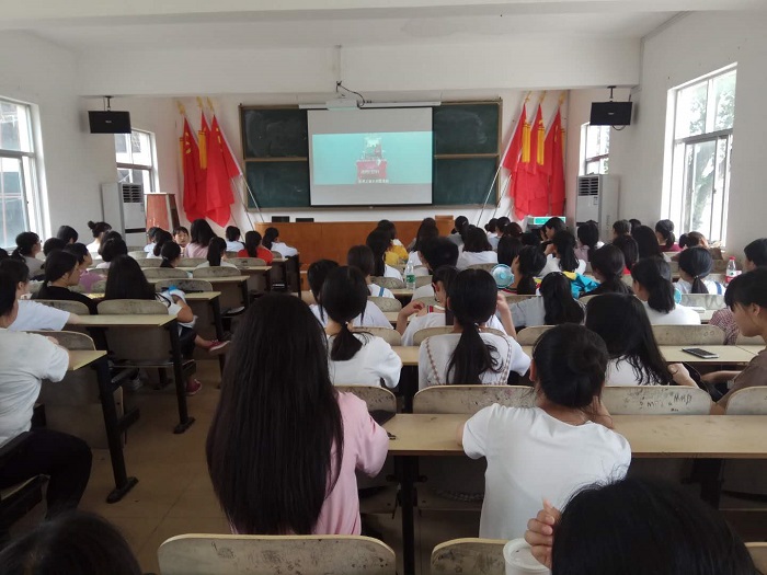 潢川幼儿师范学校组织开展《厉害了我的国》 观影学习活动