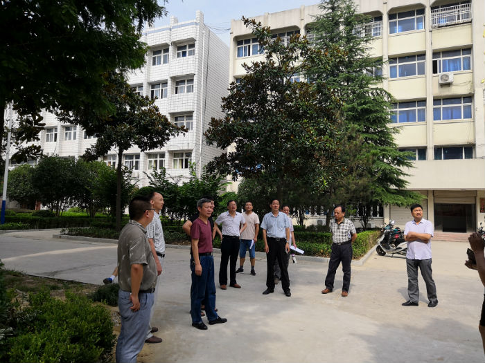 信阳市实验高中开展学校精神文明创建研讨会