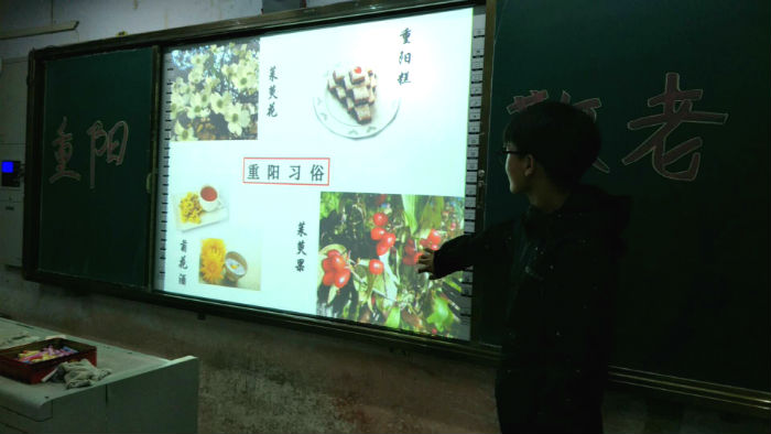 信阳市实验高中组织开展“重阳节・敬老爱老”主题班会