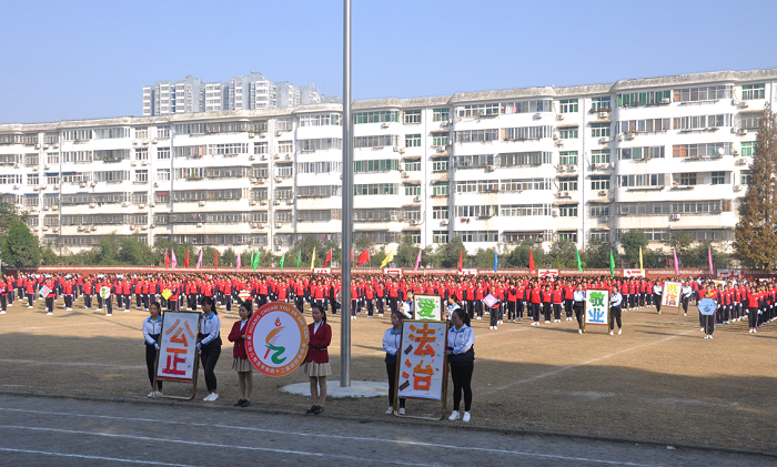 潢川幼儿师范学校举行第四十二届田径运动会开幕式暨第四届班级文明风采展示活动