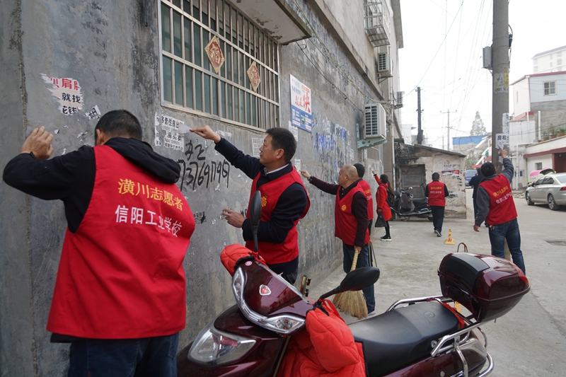 信阳工业学校开展“党员进社区服务” 主题党日活动