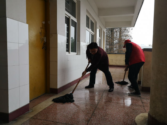 信阳市实验高级中学举办学雷锋志愿服务活动月启动仪式