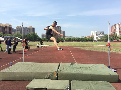 平桥区举行第十八届中小学生 田径运动会