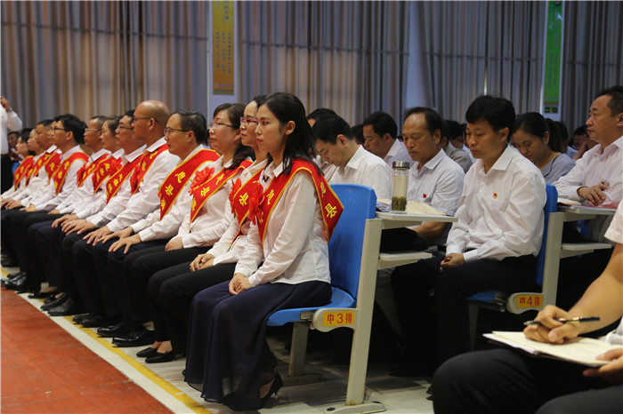 息县隆重召开庆祝2019年教师节暨表彰大会