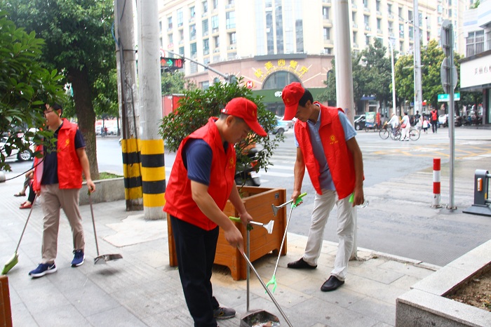 市招办开展“迎中秋大清扫”志愿服务活动