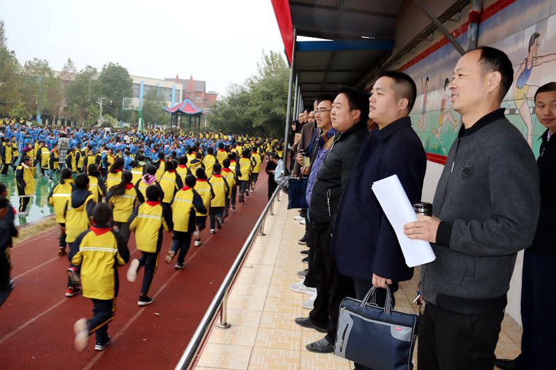 潢川县召开小学教育教学管理现场观摩暨阶段性检测成绩分析会