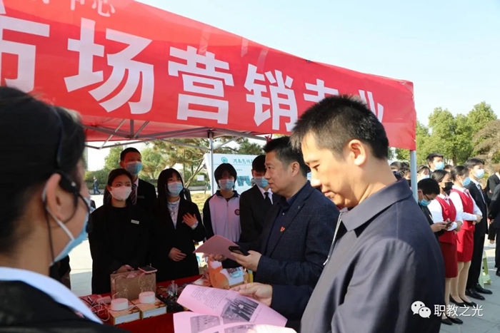 息县：展职业教育特色 亮职业教育风采