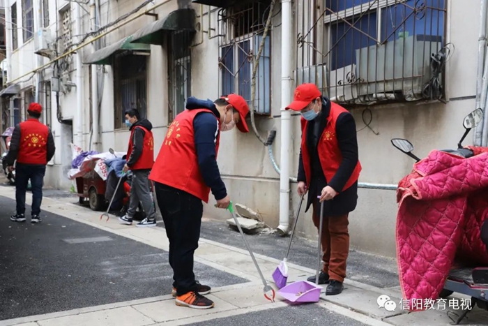 市教体局​志愿服务进社区 雷锋精神暖人心