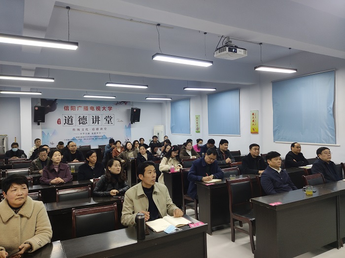 学习脱贫攻坚先进典型 努力践行党的宗旨使命――信阳广播电视大学组织集中收看电影《铁拐》