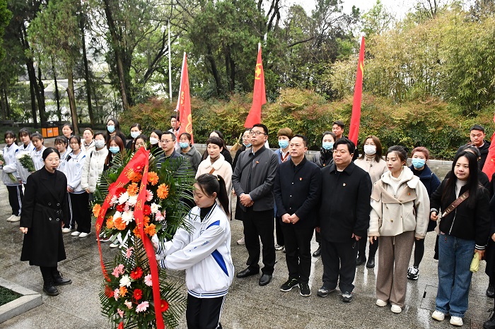 潢川幼儿师范学校开展清明主题教育党（团）日活动