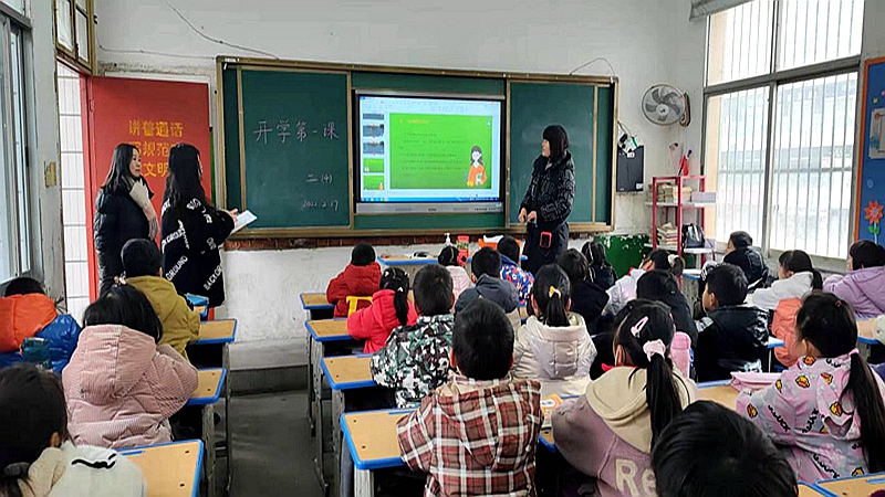 图三：各学校上好“开学第一课”.jpg